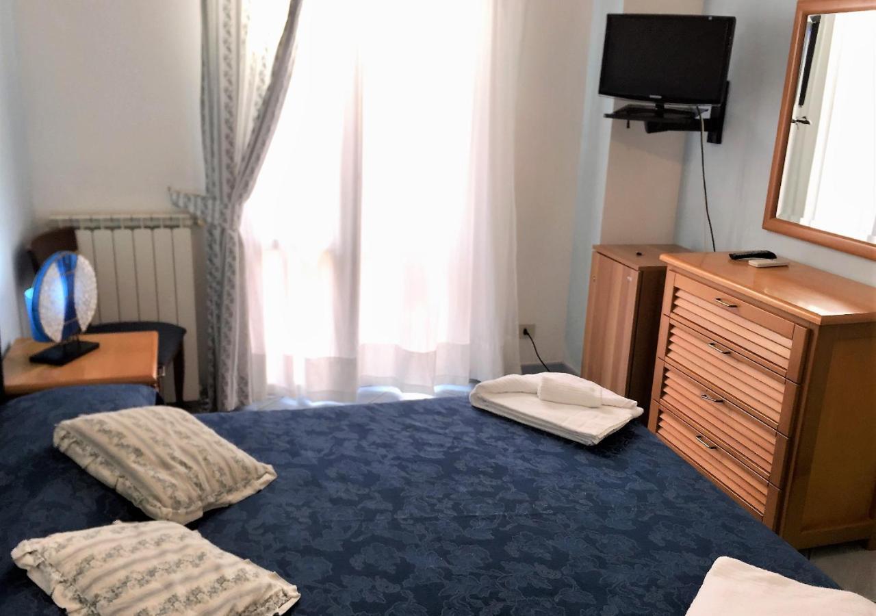 Hotel Ortensia Ponza Oda fotoğraf